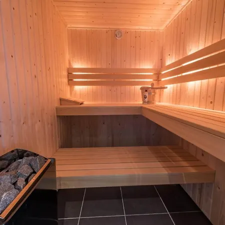 Grand With Sauna & Jacuzzi *