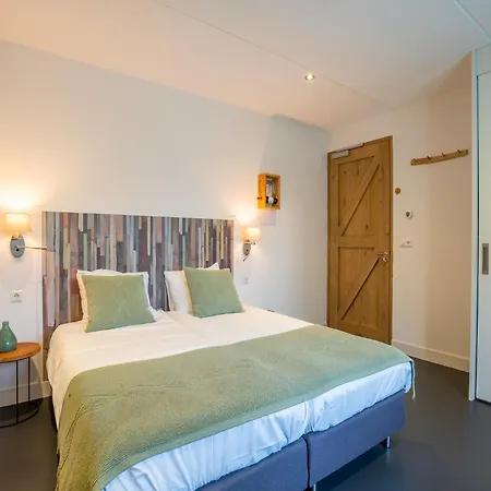 Grand With Sauna & Jacuzzi * Den Burg