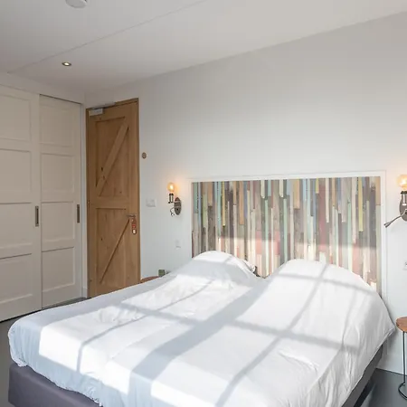 Grand With Sauna & Jacuzzi * Den Burg