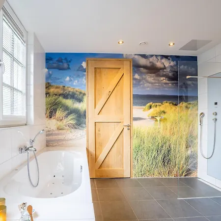 Grand With Sauna & Jacuzzi * Den Burg
