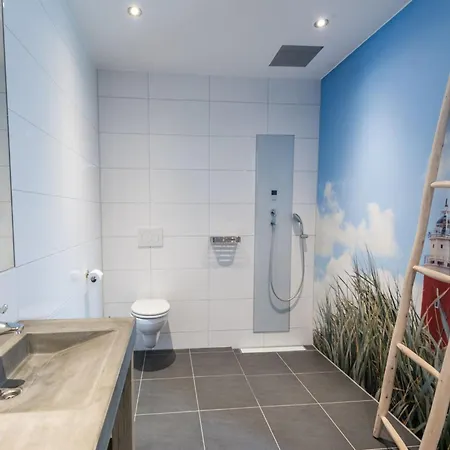 Grand With Sauna & Jacuzzi Den Burg