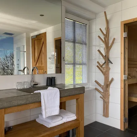 Grand With Sauna & Jacuzzi