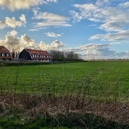 Grand With Sauna & Jacuzzi Den Burg